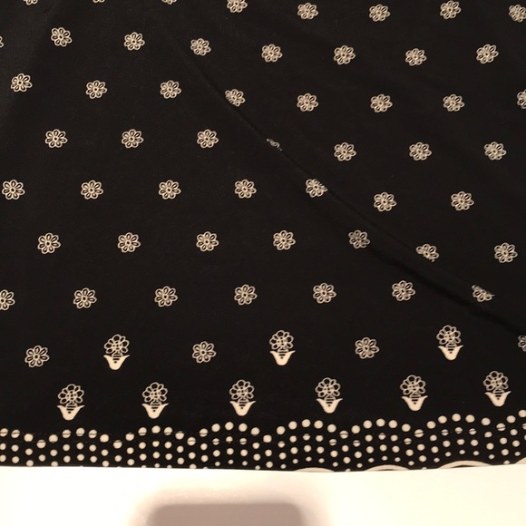 NWT Agenda low cut black silky top size M - Picture 3 of 5